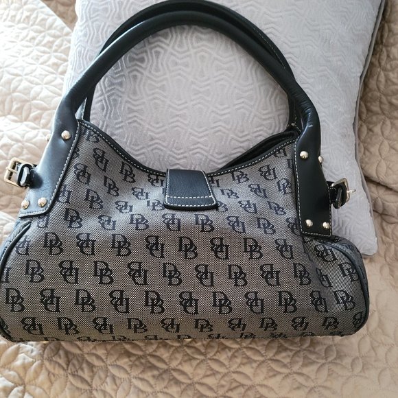 DOONEY AND BURKE BLACK LOGO MEDIUM LOCK SATCHEL BAG - Picture 3 of 12